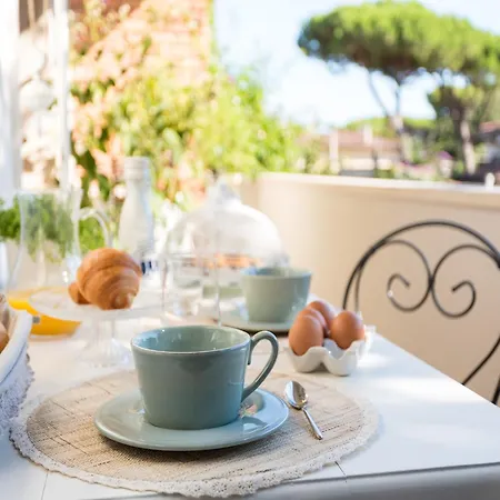 In Dei Marmi Near The Villa