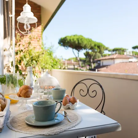 Villa In Dei Marmi Near The Forte dei Marmi