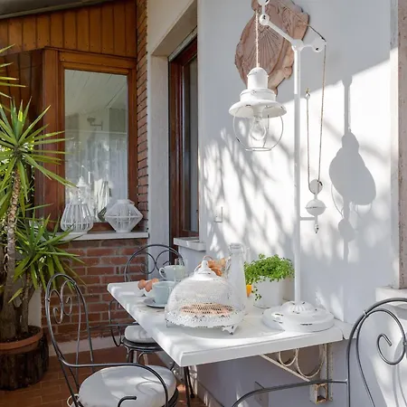 Villa In Dei Marmi Near The Forte dei Marmi